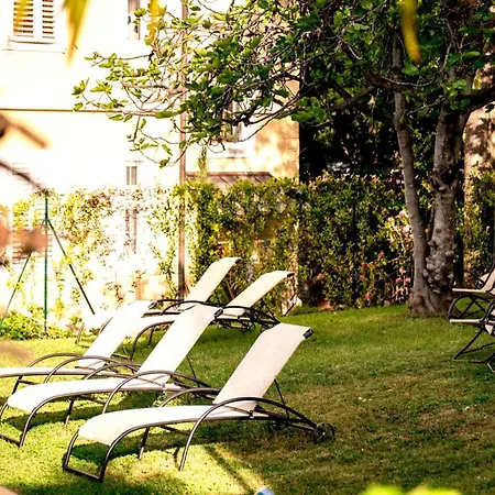 Laurus Hotel 3*